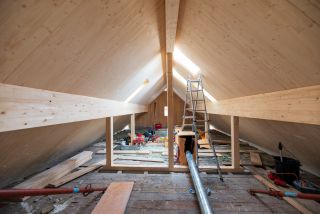 Rénovation d'une toiture avec pose de Velux à La Chaux-de-Fonds au restaurant Le Siam