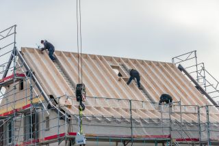 Rénovation d'une toiture avec pose de Velux à La Chaux-de-Fonds au restaurant Le Siam