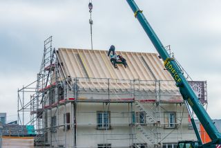 Rénovation d'une toiture avec pose de Velux à La Chaux-de-Fonds au restaurant Le Siam