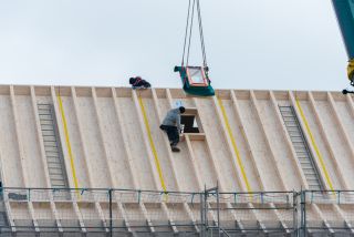 Rénovation d'une toiture avec pose de Velux à La Chaux-de-Fonds au restaurant Le Siam