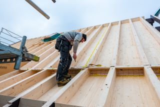 Rénovation d'une toiture avec pose de Velux à La Chaux-de-Fonds au restaurant Le Siam