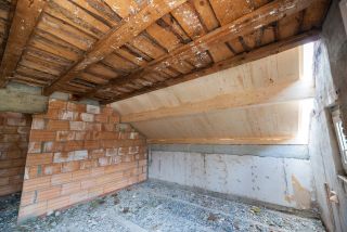 Rénovation d'une toiture avec pose de Velux à La Chaux-de-Fonds au restaurant Le Siam